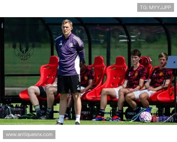 红魔传奇回归！弗莱彻执掌曼联 U18 开启青训新篇章(1)